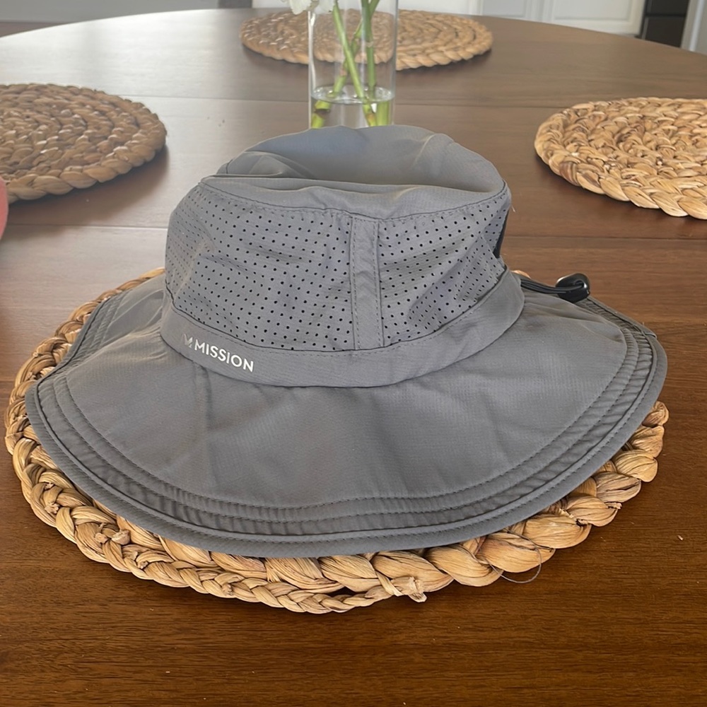 EUC Sun/Fishing Bucket Hat with 2 cinch bungees for custom fit.
